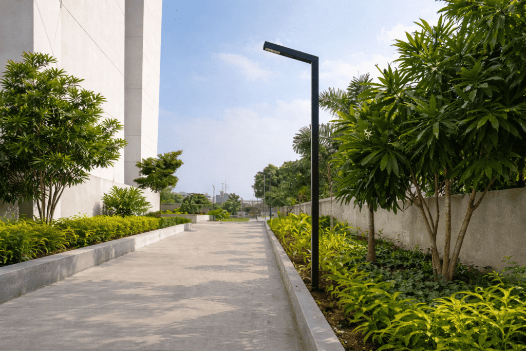 Archam Pole Light