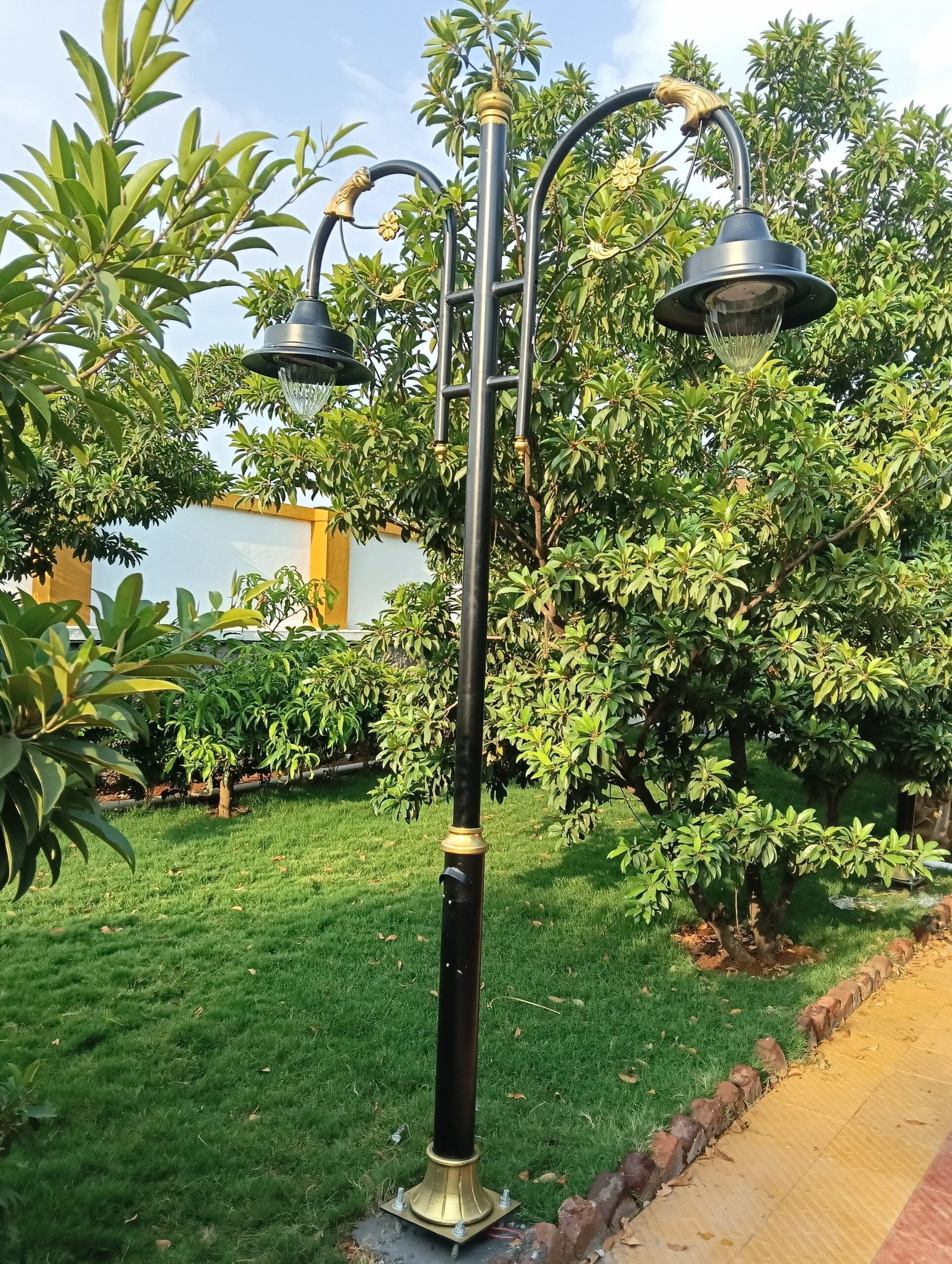 Opera Pole